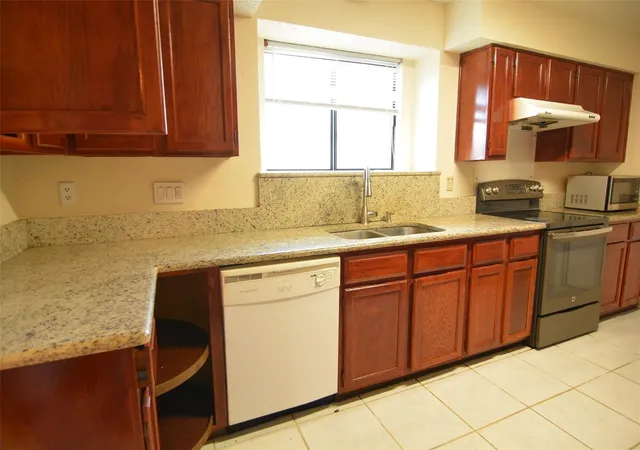 Photo 3 of Single family home for sale at 210 W Apollo Rd, Garland, TX 75040 | MLS# 21376497 | Listing updated on 2026-09-24