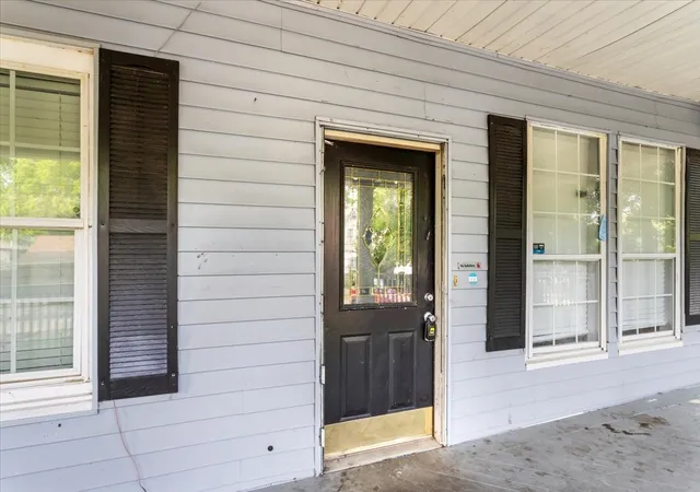 Photo 3 of Sale Pending at 1010 E Cherry St, Sherman, TX 75090 | MLS# 21376519 | Listing updated on 2026-10-05