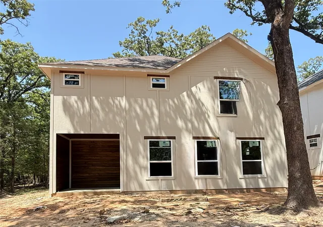 Photo 1 of Single family home for sale at 132 Carolyn Rd, Mabank, TX 75156 | MLS# 21372109 | Listing updated on 2026-09-23
