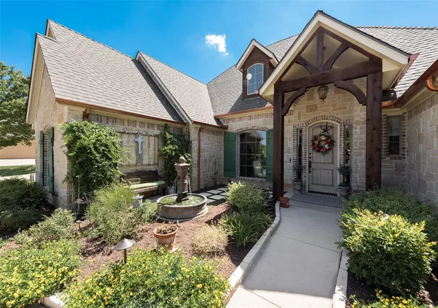 Photo 2 of Single family home for sale at 112 Trailview Ln, Weatherford, TX 76088 | MLS# 21376549 | Listing updated on 2026-10-04