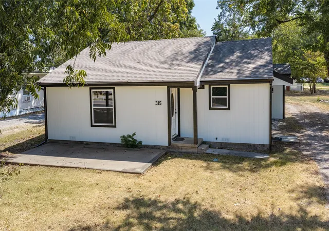 Photo 2 of Single family home for sale at 315 S Business Hwy 78, Blue Ridge, TX 75424 | MLS# 21376358 | Listing updated on 2026-09-03