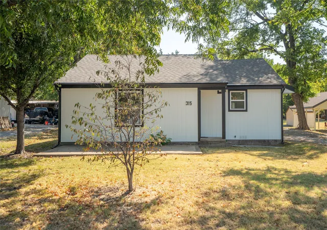 Photo 3 of Single family home for sale at 315 S Business Hwy 78, Blue Ridge, TX 75424 | MLS# 21376358 | Listing updated on 2026-09-03