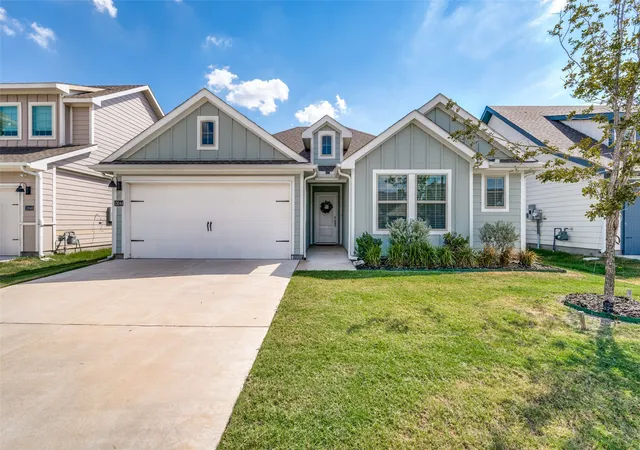 Photo 3 of Single family home for sale at 13044 Dawson Dr, Aubrey, TX 76227 | MLS# 21376553 | Listing updated on 2026-09-22