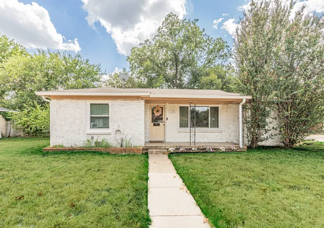 Photo 2 of Single family home for sale at 5761 Tracyne Dr, Westworth Village, TX 76114 | MLS# 21375715 | Listing updated on 2026-09-26