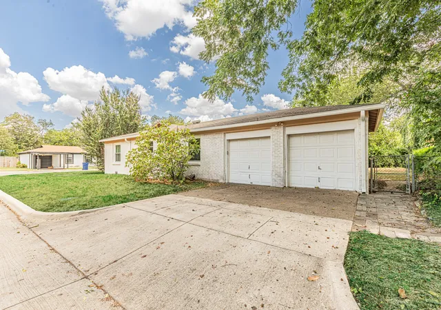 Photo 3 of Single family home for sale at 5761 Tracyne Dr, Westworth Village, TX 76114 | MLS# 21375715 | Listing updated on 2026-09-26