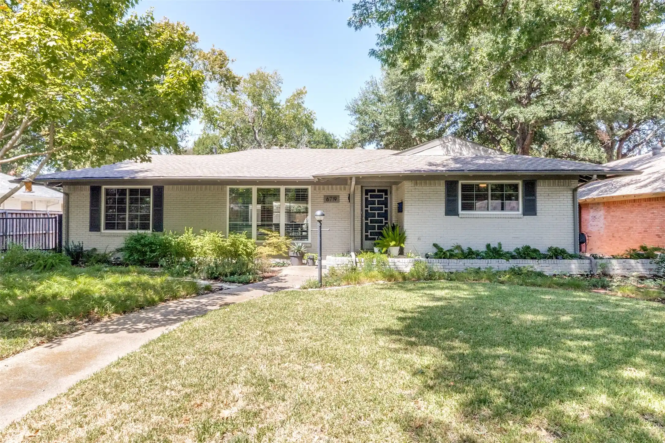 Photo 1 of Single family home for sale at 6719 Braeburn Dr, Dallas, TX 75214 | MLS# 21374138 | Listing updated on 2026-10-21