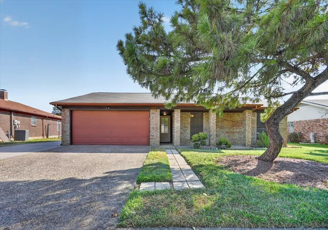 Photo 2 of Sale Pending at 208 Asbury Dr, Saginaw, TX 76179 | MLS# 21376555 | Listing updated on 2026-09-29