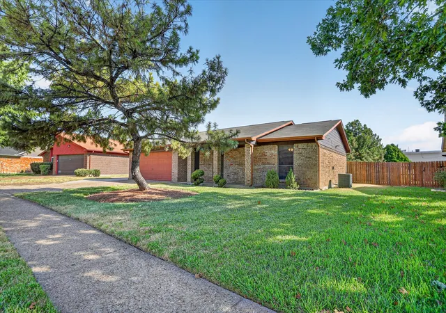 Photo 3 of Sale Pending at 208 Asbury Dr, Saginaw, TX 76179 | MLS# 21376555 | Listing updated on 2026-09-29