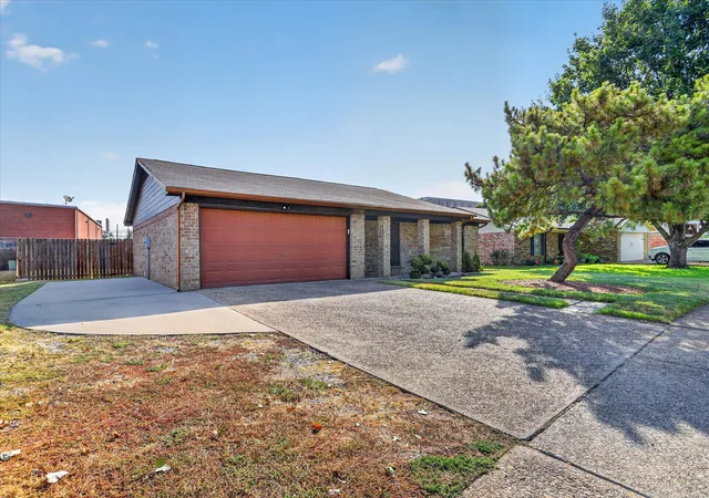 Photo 3 of Sale Pending at 208 Asbury Dr, Saginaw, TX 76179 | MLS# 21376555 | Listing updated on 2026-09-29