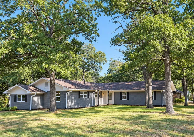 Photo 1 of Single family home for sale at 17 Circle Dr, Denison, TX 75021 | MLS# 21375500 | Listing updated on 2026-10-08