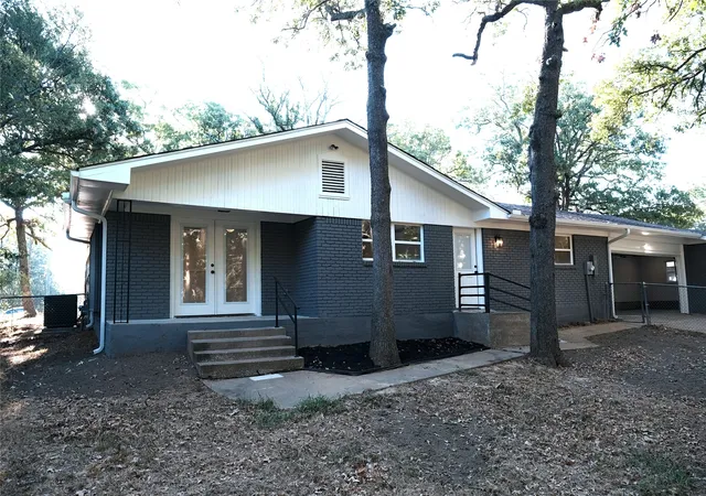 Photo 3 of Single family home for sale at 17 Circle Dr, Denison, TX 75021 | MLS# 21375500 | Listing updated on 2026-10-08