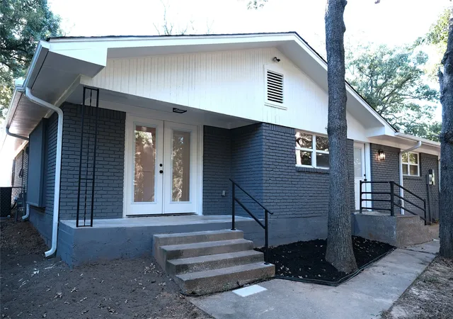 Photo 4 of Single family home for sale at 17 Circle Dr, Denison, TX 75021 | MLS# 21375500 | Listing updated on 2026-10-08