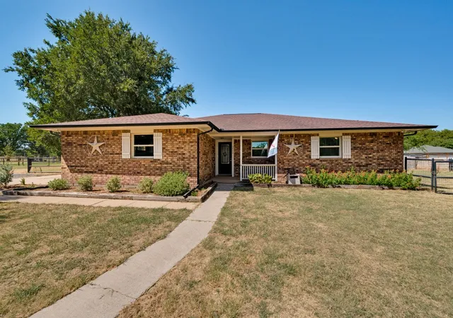 Photo 1 of Single family home for sale at 3524 Sauls Rd, Aubrey, TX 76227 | MLS# 21376609 | Listing updated on 2026-09-03