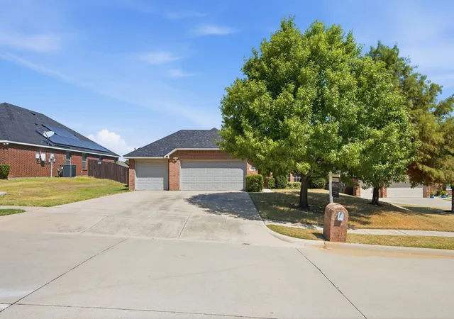 Photo 2 of Single family home for sale at 513 Northbrook Ave, Little Elm, TX 75068 | MLS# 21376421 | Listing updated on 2026-10-01