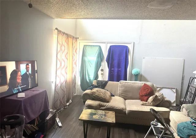 Listing Photo 2 - Condo for sale in building located at 9823 Walnut St, Dallas, TX 75243 - Unit #L 201