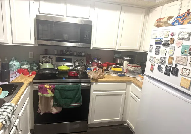 Listing Photo 3 - Condo for sale in building located at 9823 Walnut St, Dallas, TX 75243 - Unit #L 201