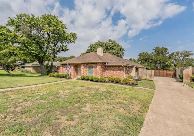 Photo 2 of Single family home for sale at 7317 Tipperary Ct, North Richland Hills, TX 76182 | MLS# 21373995 | Listing updated on 2026-10-01