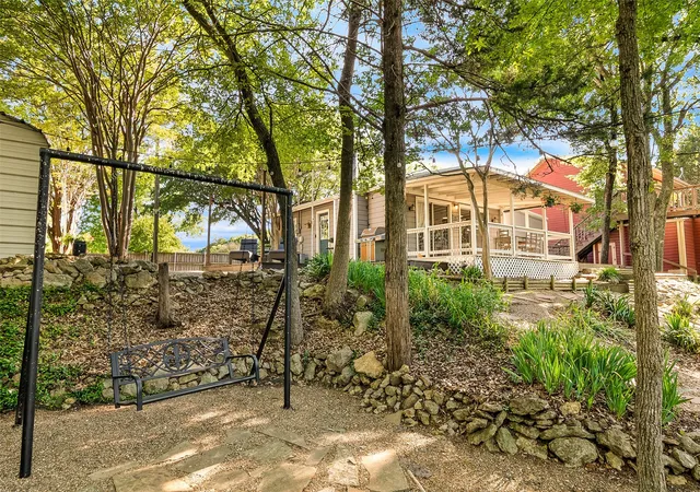 Photo 3 of Single family home for sale at 81 Windsor Dr, Pottsboro, TX 75076 | MLS# 21376630 | Listing updated on 2026-09-04