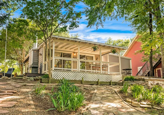 Photo 4 of Single family home for sale at 81 Windsor Dr, Pottsboro, TX 75076 | MLS# 21376630 | Listing updated on 2026-09-04