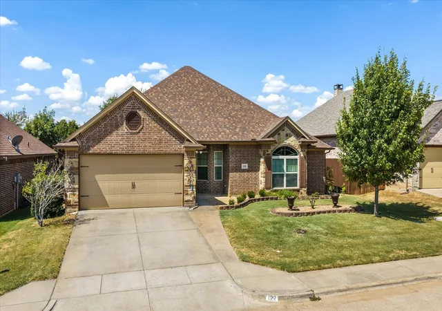 Photo 1 of Single family home for sale at 122 Donna Cir, Granbury, TX 76049 | MLS# 21374902 | Listing updated on 2026-10-01