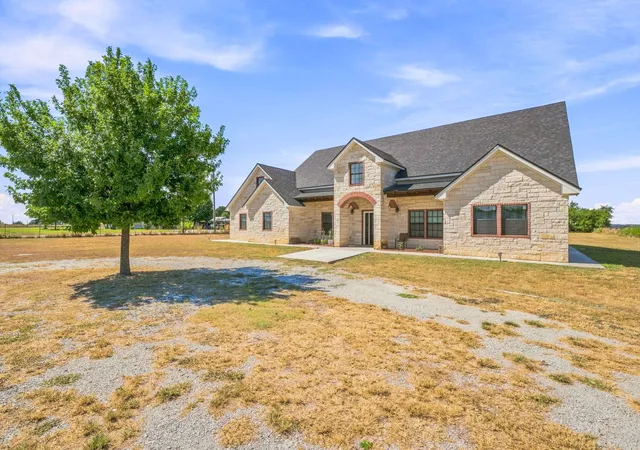 Photo 2 of Single family home for sale at 1630 County Rd 262, Stephenville, TX 76401 | MLS# 21376610 | Listing updated on 2026-09-04