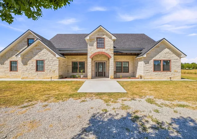 Photo 3 of Single family home for sale at 1630 County Rd 262, Stephenville, TX 76401 | MLS# 21376610 | Listing updated on 2026-09-04