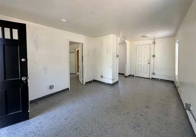 Photo 3 of Single family home for sale at 909 Alice St, Trinidad, TX 75163 | MLS# 21376574 | Listing updated on 2026-09-03