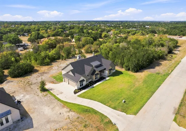 Photo 2 of Single family home for sale at 3071 Stonebriar Dr, Waxahachie, TX 75165 | MLS# 21375579 | Listing updated on 2026-10-08