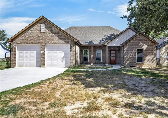 Photo 1 of Single family home for sale at 140 Bedfords Bnd, Gun Barrel City, TX 75156 | MLS# 21376700 | Listing updated on 2026-09-04
