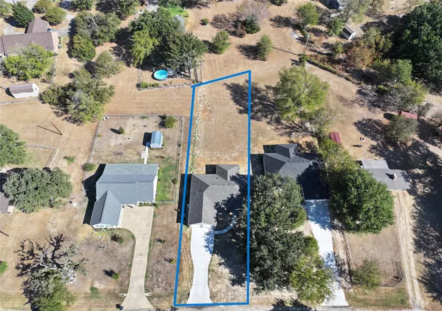 Photo 2 of Single family home for sale at 140 Bedfords Bnd, Gun Barrel City, TX 75156 | MLS# 21376700 | Listing updated on 2026-09-04