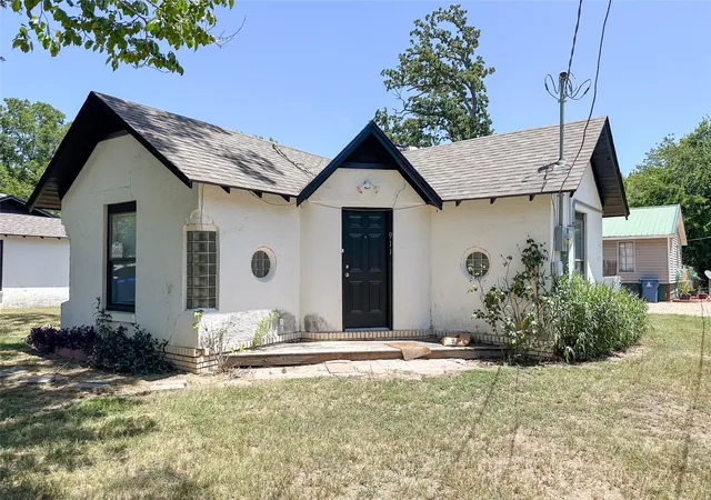 Photo 1 of Single family home for sale at 911 Alice St, Trinidad, TX 75163 | MLS# 21376670 | Listing updated on 2026-09-03