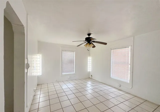 Photo 3 of Single family home for sale at 911 Alice St, Trinidad, TX 75163 | MLS# 21376670 | Listing updated on 2026-09-03
