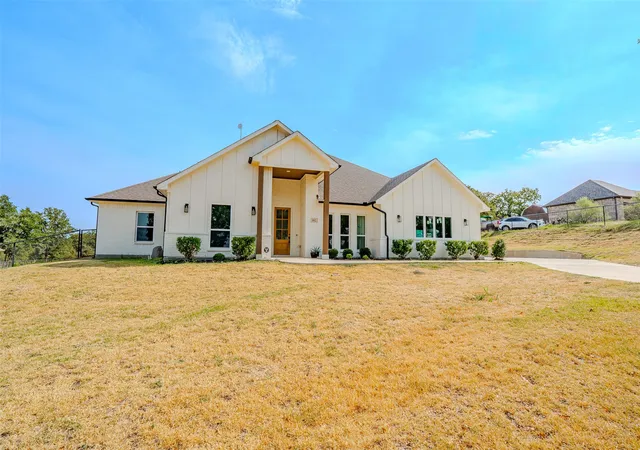 Photo 3 of Single family home for sale at 182 Saddle Horn Trl, Boyd, TX 76023 | MLS# 21331355 | Listing updated on 2026-09-22