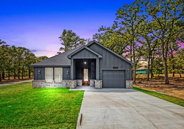 Photo 2 of Single family home for sale at 4705 Point La Vista, Malakoff, TX 75148 | MLS# 21376733 | Listing updated on 2026-09-04