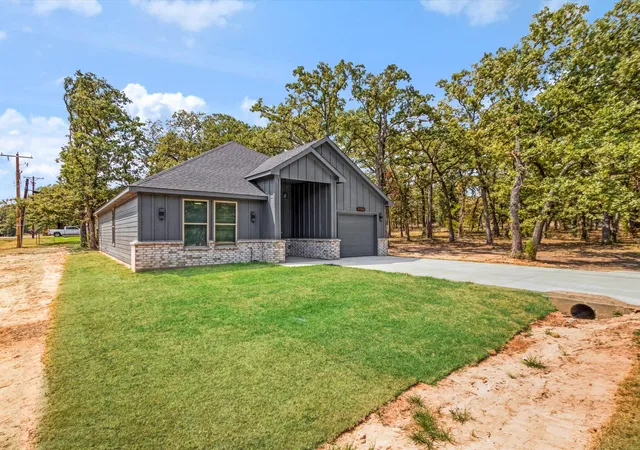 Photo 3 of Single family home for sale at 4705 Point La Vista, Malakoff, TX 75148 | MLS# 21376733 | Listing updated on 2026-09-04