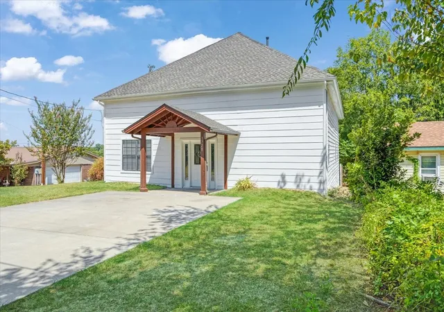 Photo 1 of Single family home for sale at 3728 Luella Rd, Sherman, TX 75090 | MLS# 21376739 | Listing updated on 2026-09-03