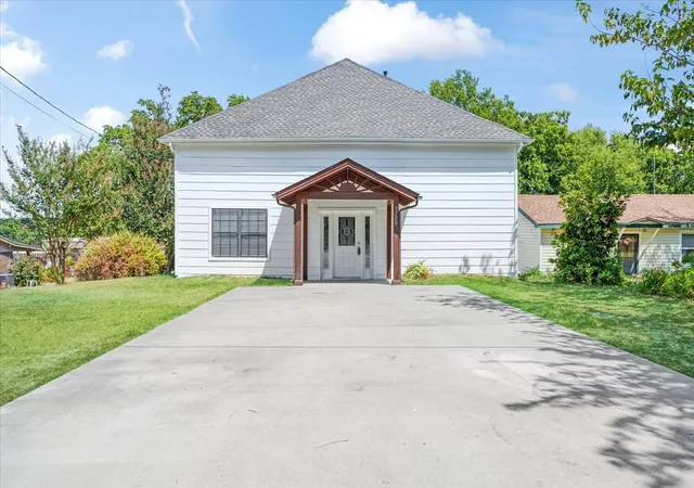 Photo 2 of Single family home for sale at 3728 Luella Rd, Sherman, TX 75090 | MLS# 21376739 | Listing updated on 2026-09-03