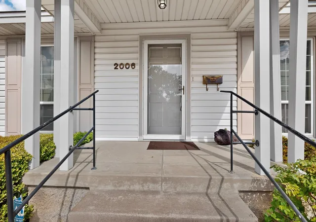 Photo 3 of Single family home for sale at 2006 S Ewing Ave, Dallas, TX 75216 | MLS# 21376294 | Listing updated on 2026-10-07