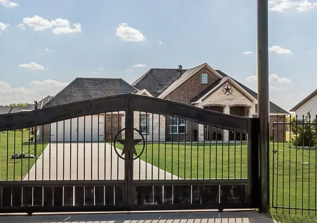 Photo 3 of Single family home for sale at 610 Ewing Rd, Ferris, TX 75125 | MLS# 21376771 | Listing updated on 2026-09-21