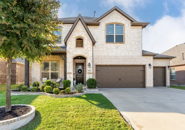 Single family home for sale at 1904 Lasseter Dr, Mansfield, TX 76063 | MLS# 21374706 | Listing updated on 2026-10-08