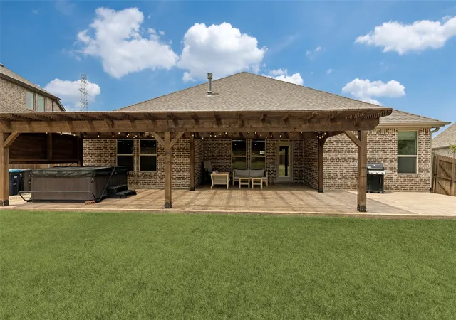 Photo 3 of Single family home for sale at 14412 Home Trl, Roanoke, TX 76262 | MLS# 21373161 | Listing updated on 2026-09-27