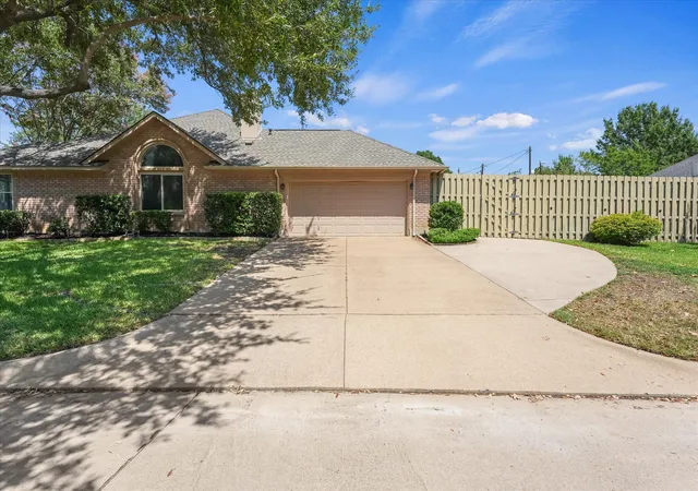 Photo 2 of Single family home for sale at 5301 Bugle Ln, Colleyville, TX 76034 | MLS# 21376500 | Listing updated on 2026-09-05