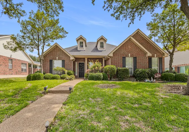 Photo 2 of Single family home for sale at 1181 Skylar Dr, Rockwall, TX 75032 | MLS# 21376818 | Listing updated on 2026-09-04