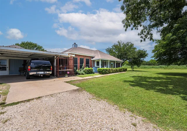 Photo 3 of Single family home for sale at 601 Houston School Rd, Red Oak, TX 75154 | MLS# 21371741 | Listing updated on 2026-10-07
