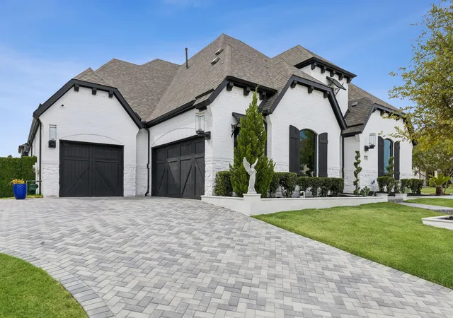 Photo 3 of Single family home for sale at 831 Country Brk Ln, Prosper, TX 75078 | MLS# 21376850 | Listing updated on 2026-09-30