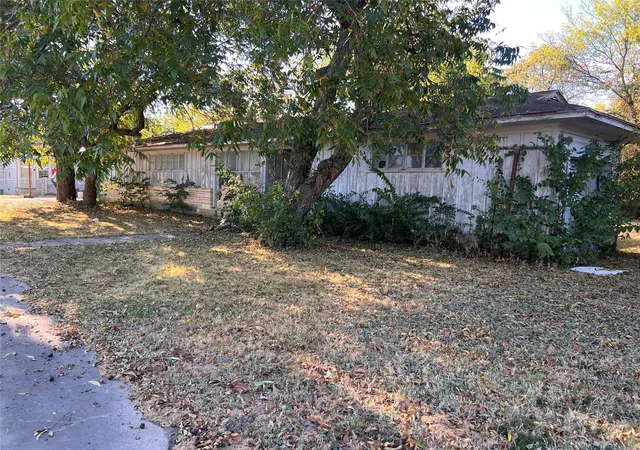 Photo 1 of Single family home for sale at 107 W Elm, Alvarado, TX 76009 | MLS# 21376874 | Listing updated on 2026-10-02