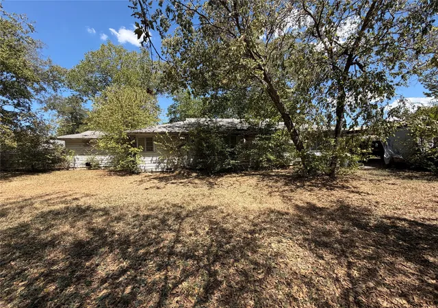 Photo 2 of Single family home for sale at 107 W Elm, Alvarado, TX 76009 | MLS# 21376874 | Listing updated on 2026-10-02