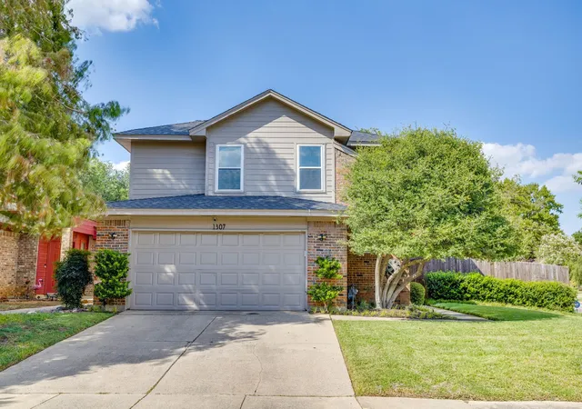 Photo 2 of Single family home for sale at 1307 Oriental Ave, Arlington, TX 76011 | MLS# 21376851 | Listing updated on 2026-09-24