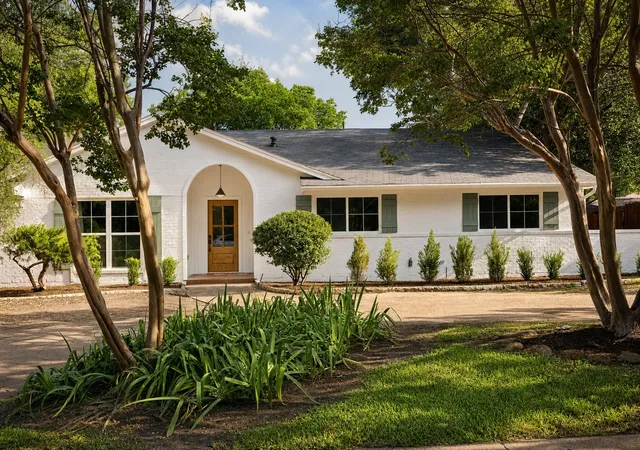 Photo 1 of Single family home for sale at 401 Northview Dr, Richardson, TX 75080 | MLS# 21376855 | Listing updated on 2026-10-03