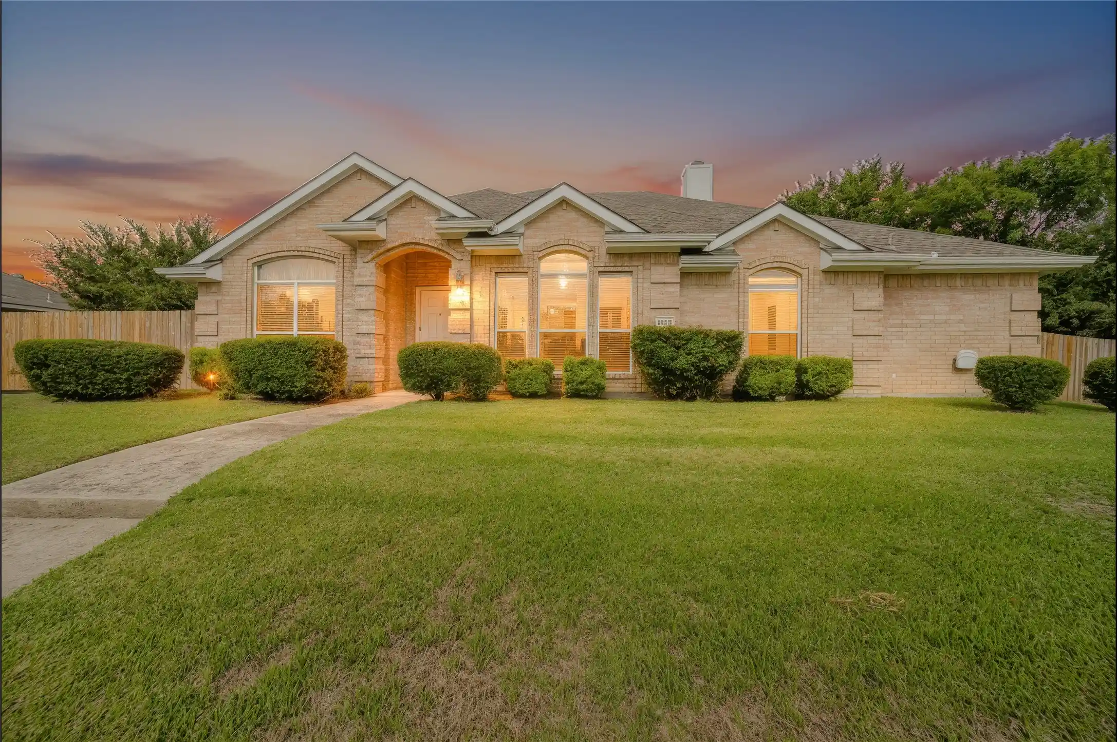Photo 1 of Single family home for sale at 8113 Evening Star Dr, Rowlett, TX 75089 | MLS# 21376883 | Listing updated on 2026-10-28